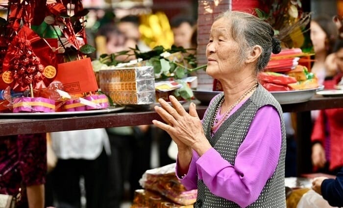 Đọc văn khấn rằm các tháng khá giống nhau