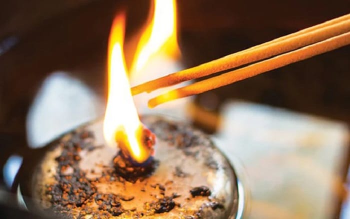 Đọc văn khấn sau khi hoàn tất bao sái bàn thờ gia tiên là rất cần thiết