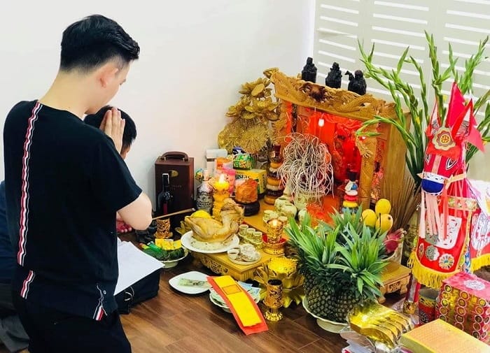 Đọc văn khấn sau khi bao sái bàn thờ để hoàn tất nghi lễ