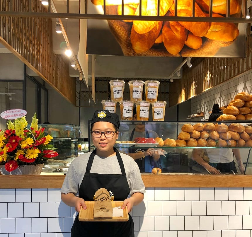Bánh mì tại 362 được ưa chuộng do đa dạng menu, sạch sẽ và dễ dàng đặt hàng online