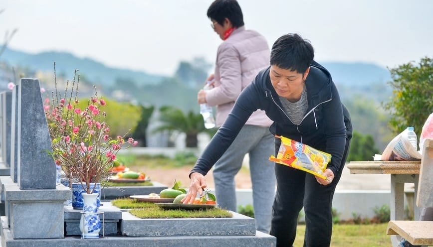 3 lý do cần thực hiện lễ khấn vong ngoài mộ trước ngày giỗ