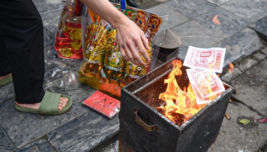 Chi tiết bài văn khấn hóa vàng thổ công