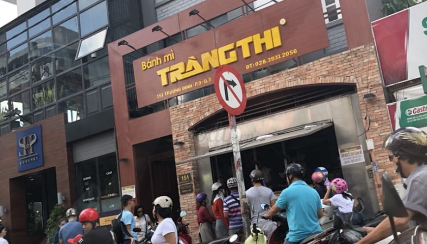 Đặt bánh mì Tràng Thi online qua ứng dụng giao món