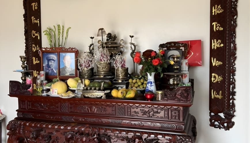 Nên viết ra giấy đọc nếu không thuộc lời văn khấn