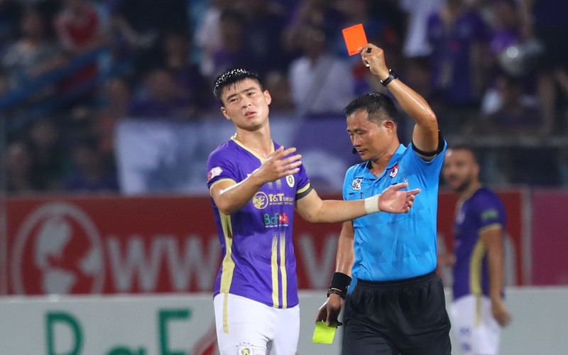 Thẻ đỏ trực tiếp thường xuất hiện sau những lỗi nghiêm trọng