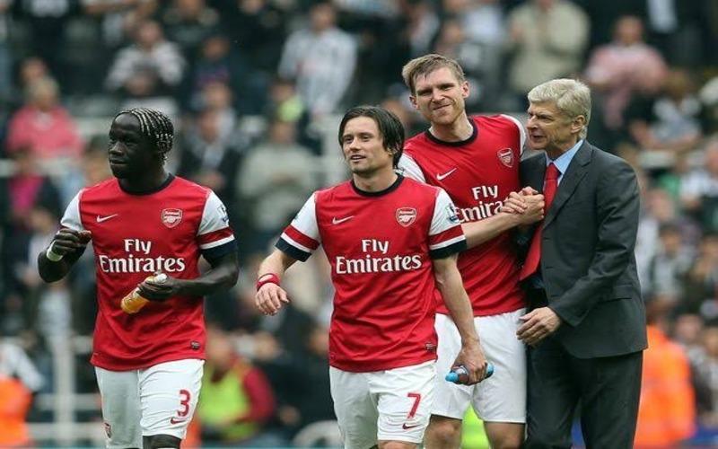 Arsène Wenger thay đổi Arsenal bằng tư duy hiện đại và bóng đá đẹp